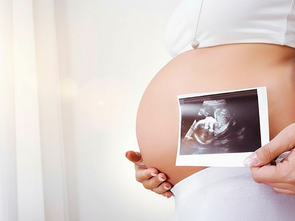 Можно ли беременным купаться и загорать? Правила отдыха для будущих мам